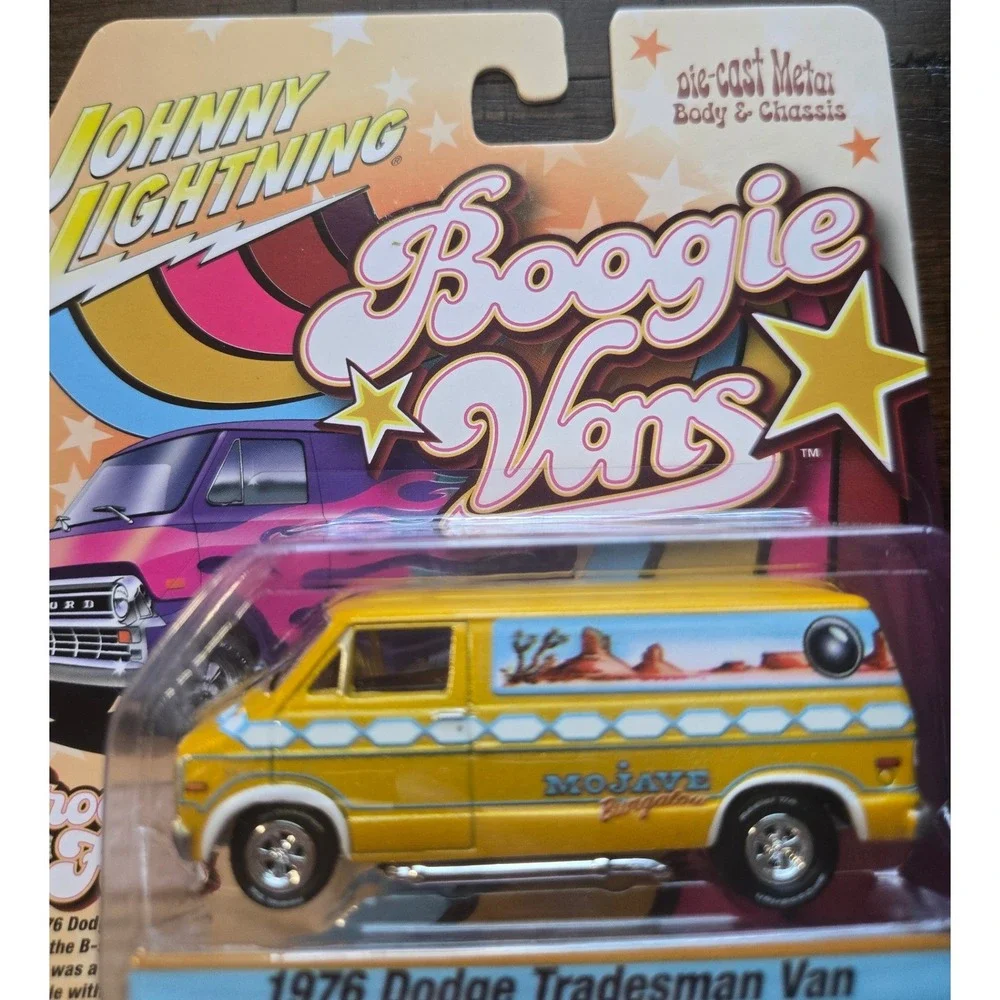 Johnny Lightning Boogie Vans 2-Pack 1976 Dodge Tradesman 1975 Chevy G20 Ver A